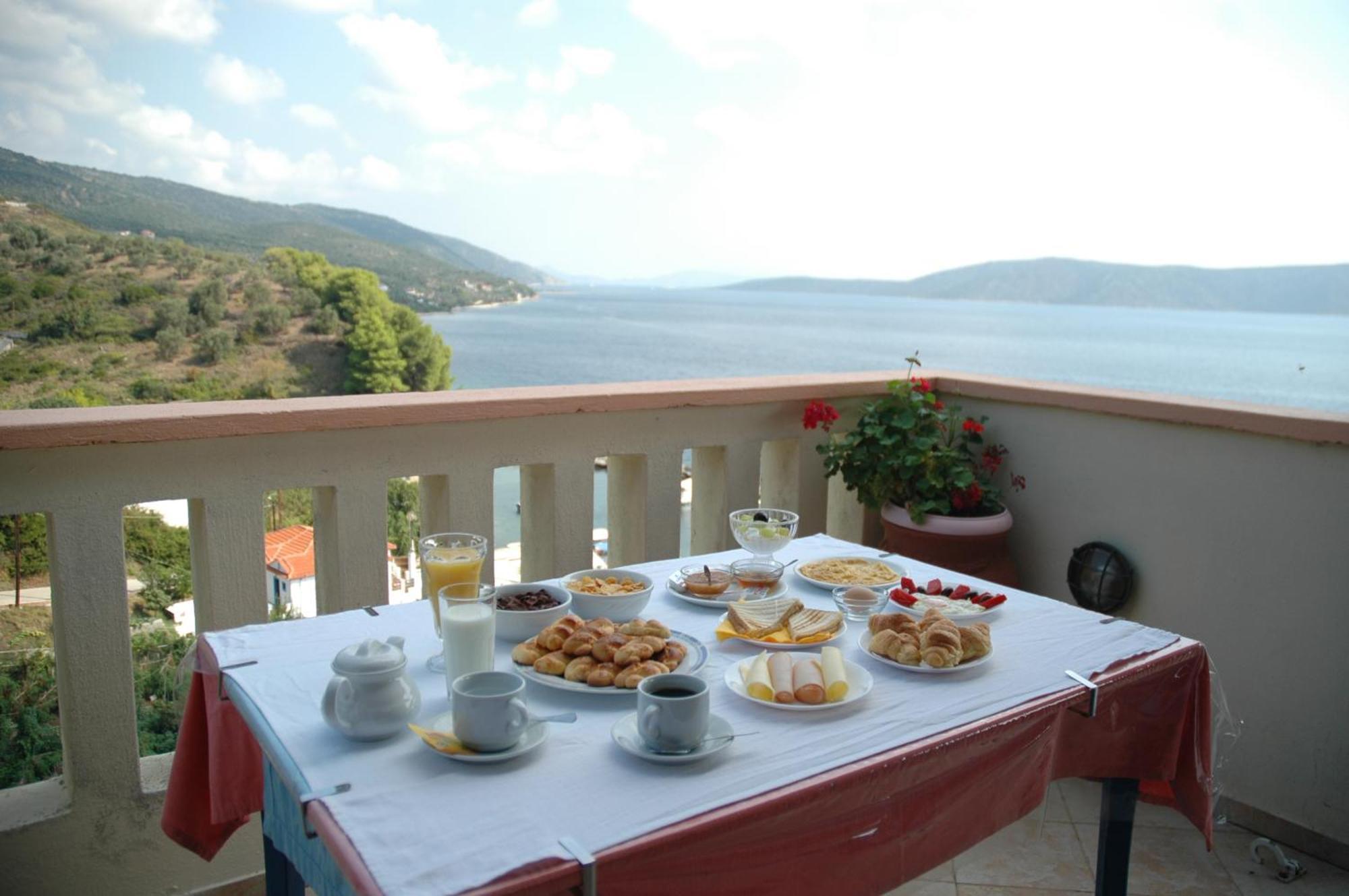 Agnanti Hotel Kalamakia Buitenkant foto